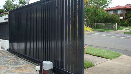 Smart Gates vs. Traditional Gates: Why It’s Time to Upgrade